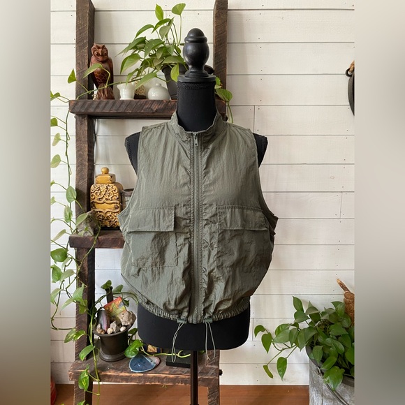 No Boundaries Olive Green Cargo Vest - Picture 8 of 17
